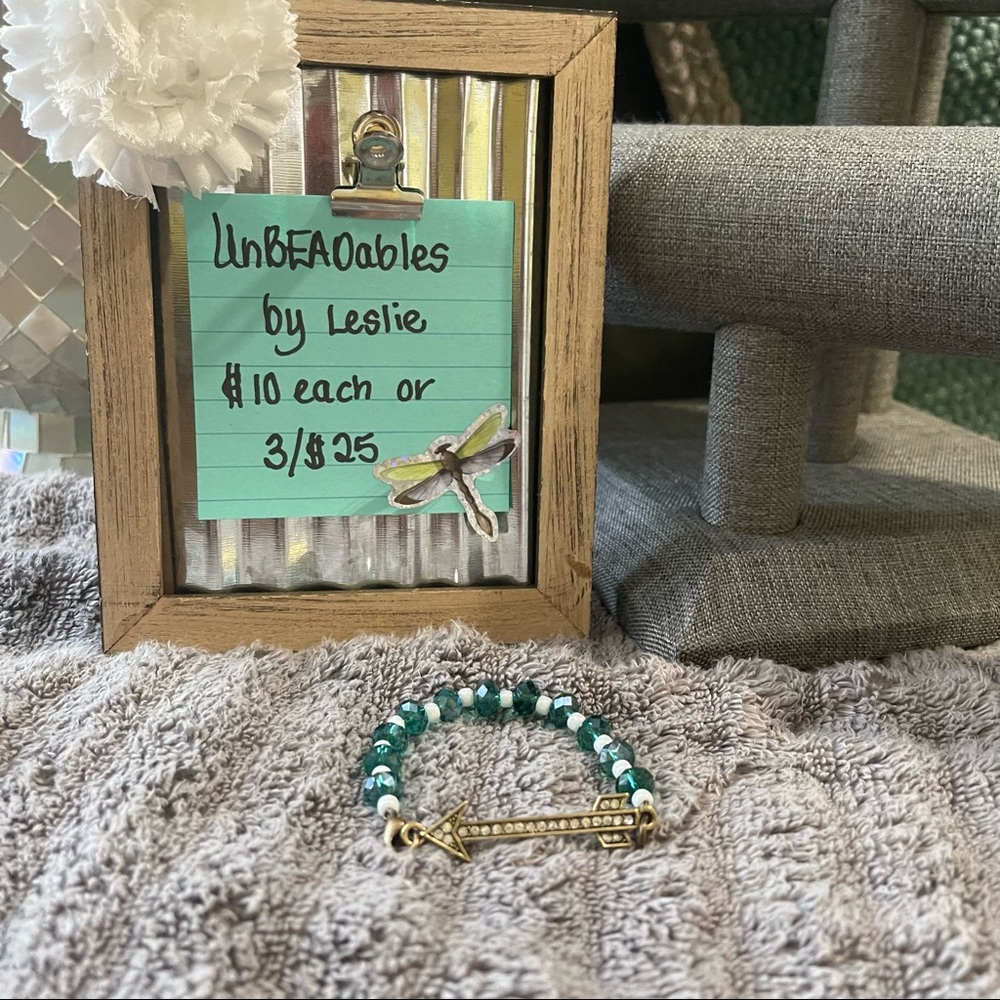 Arrow bracelet